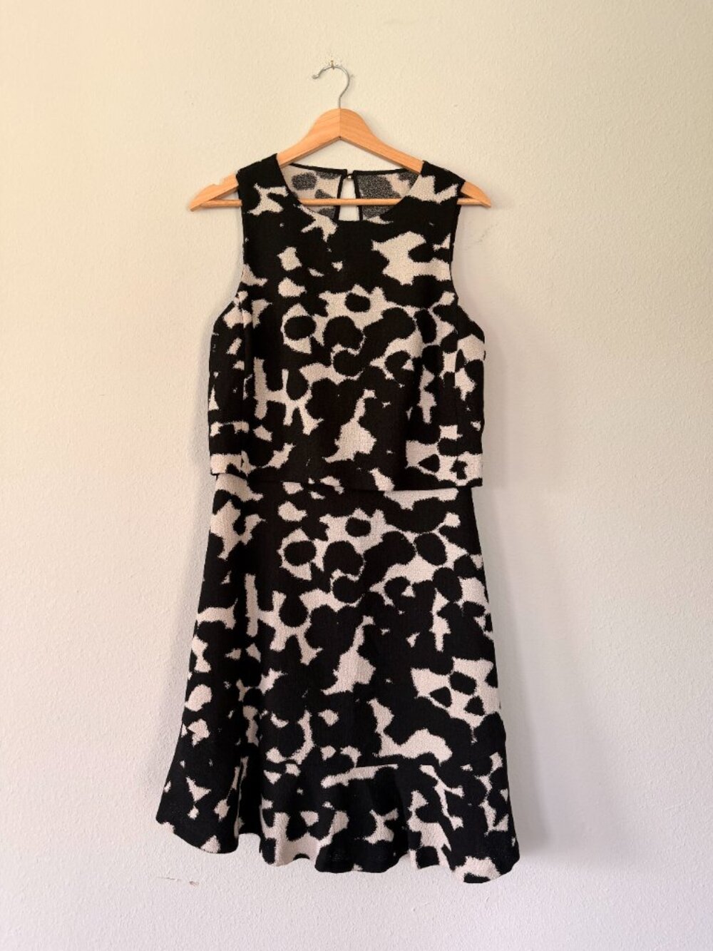 Black & White Sleeveless Midi Dress — Sz 8, Flutter Hem